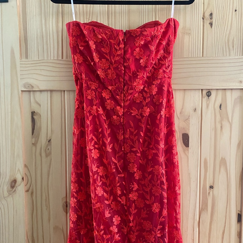 Elegant Red Floral Lace Dress. - Picture 5 of 5